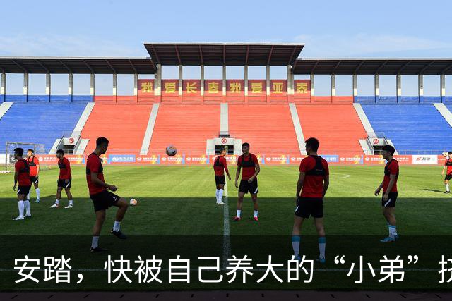 安踏，快被自己养大的“小弟”挤下主位了！
